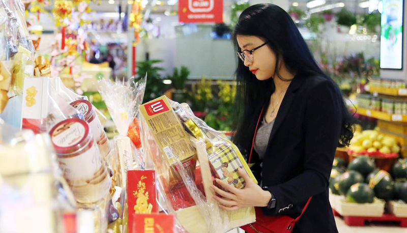 đi đám giỗ nhà bạn trai nên mua gì