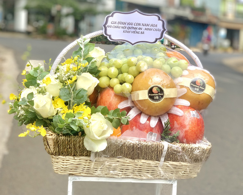 giỏ trái cây kính viếng